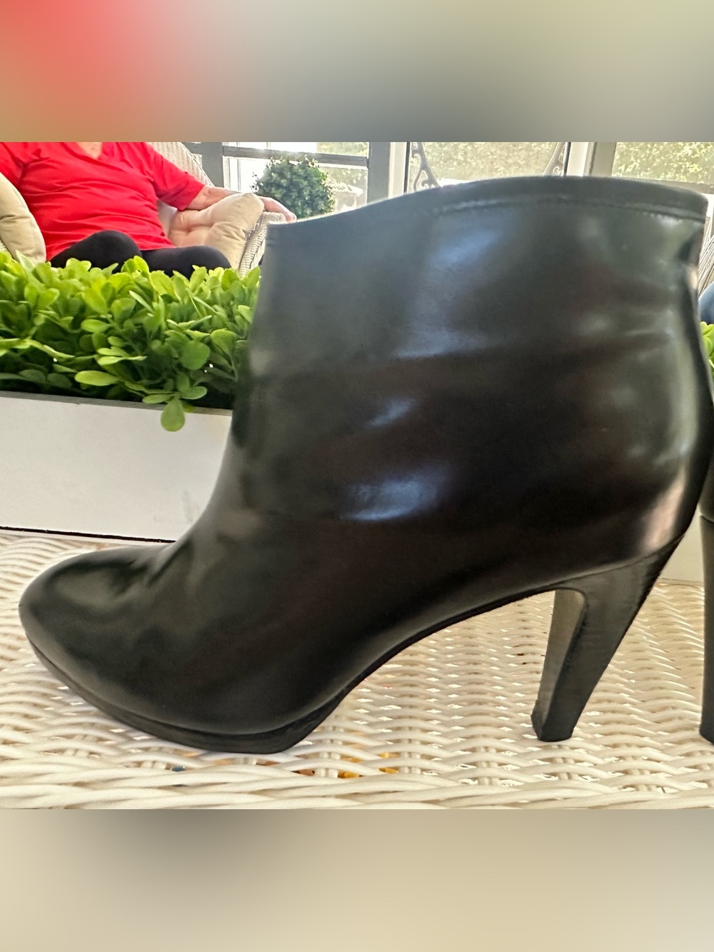 Cole Haan Black Women's Leather Ankle Bootie size 8.5